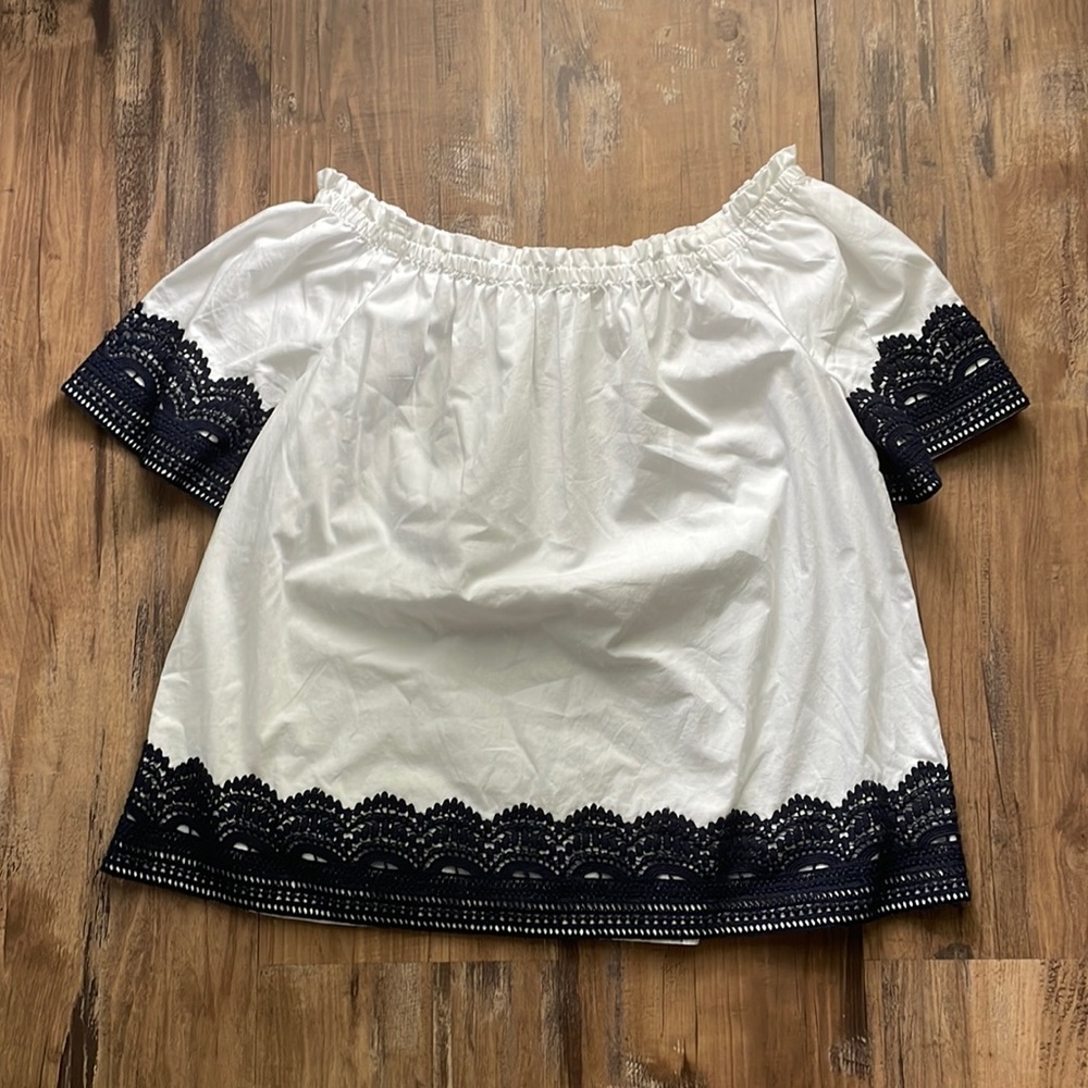 ** LAST CHANCE ** Crown & Ivy Blouse
